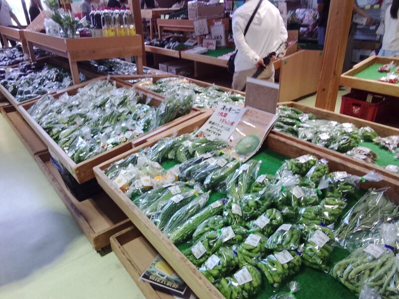 Image for the Tweet beginning: おはようございます。三連休の中日、たくさんのお客様にご来店をいただき有難うございます🙇♀️
順次🍑桃のご用意をしております。ご迷惑をお掛けいたします。